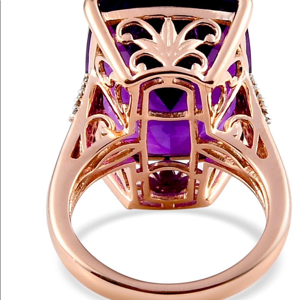 Beautiful Amethyst Ring - Picture 5 of 10